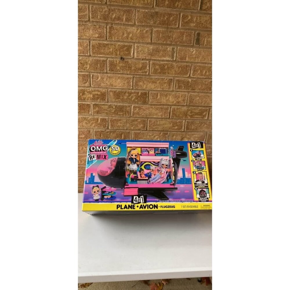 LOL Surprise OMG Remix 4 in 1 Plane PlaySet 50 Surprises Music Studio